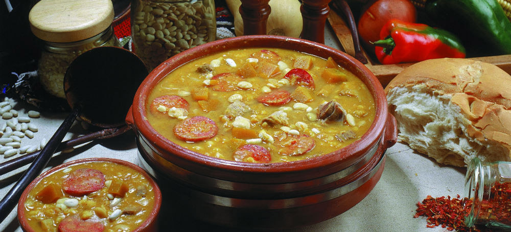 Locro criollo y empanaditas calientes del 25