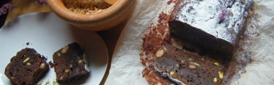 Brownie de harina integral, pistachos y cayena